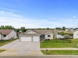 2033 Lakeside Street, Minot, ND 58703