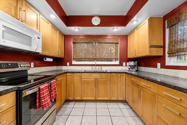 220 22ND AVENUE SE, St Petersburg, FL 33705