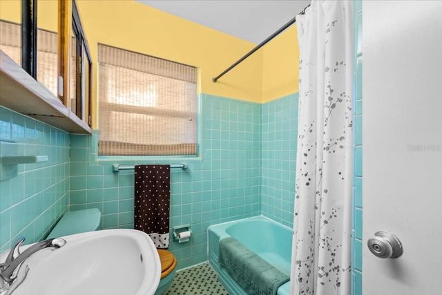 220 22ND AVENUE SE, St Petersburg, FL 33705