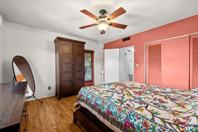 220 22ND AVENUE SE, St Petersburg, FL 33705