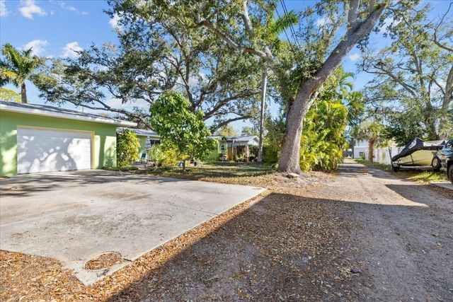 220 22ND AVENUE SE, St Petersburg, FL 33705