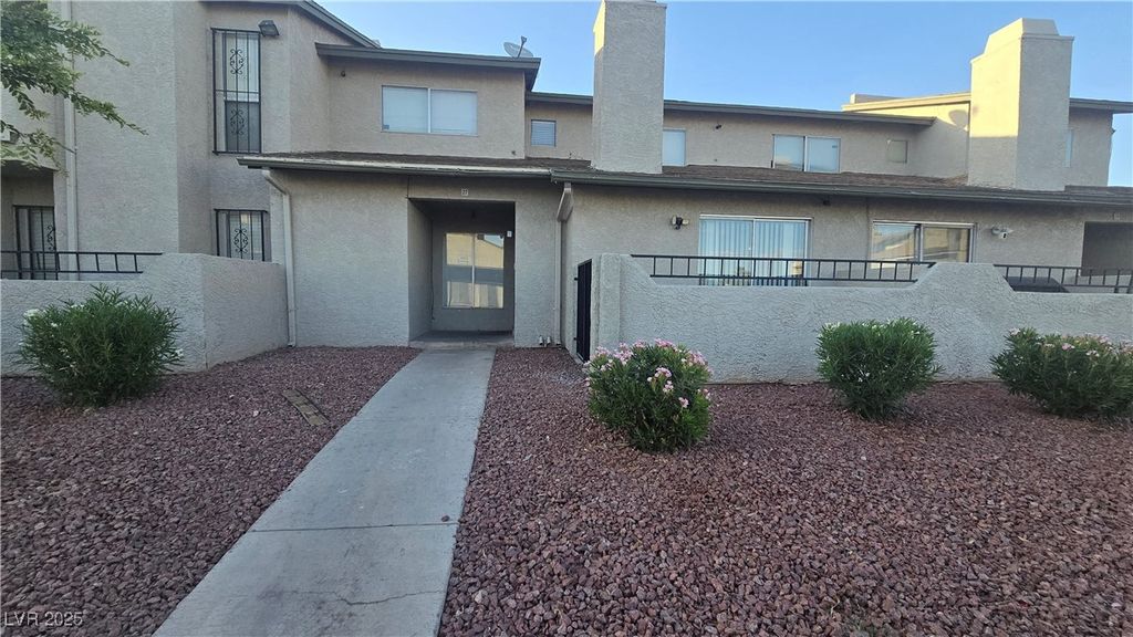 2941 Country Manor Lane 27, Las Vegas, NV 89115