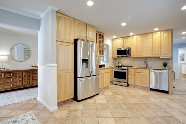 119 Radcliff Avenue, Port Washington, NY 11050