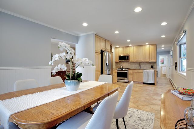 119 Radcliff Avenue, Port Washington, NY 11050