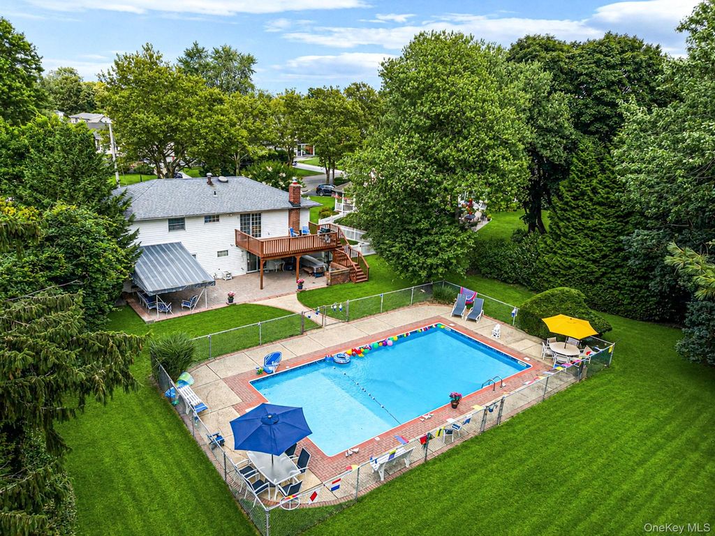212 Cedrus Avenue, East Northport, NY 11731 — photo 2