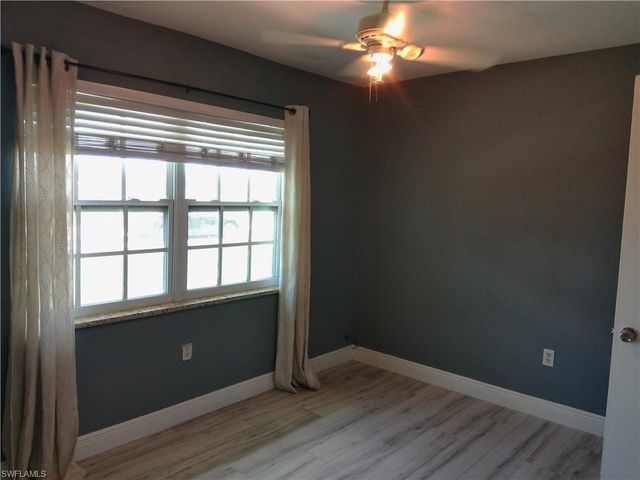 893 Iris DR, North Fort Myers, FL 33903