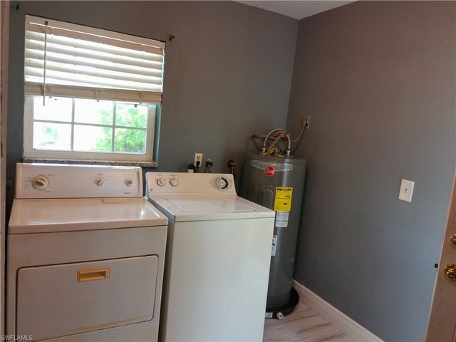 893 Iris DR, North Fort Myers, FL 33903