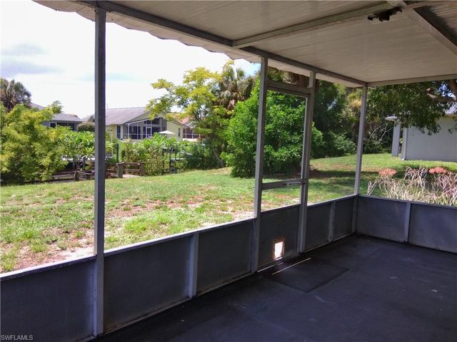 893 Iris DR, North Fort Myers, FL 33903