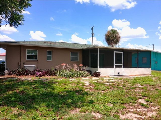 893 Iris DR, North Fort Myers, FL 33903