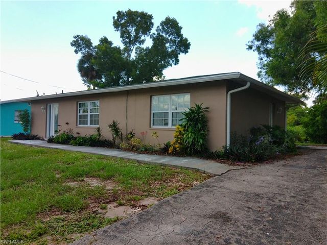 893 Iris DR, North Fort Myers, FL 33903