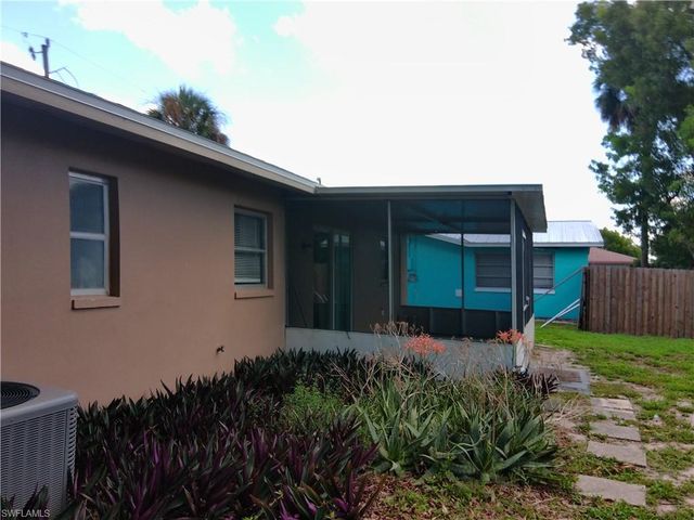 893 Iris DR, North Fort Myers, FL 33903