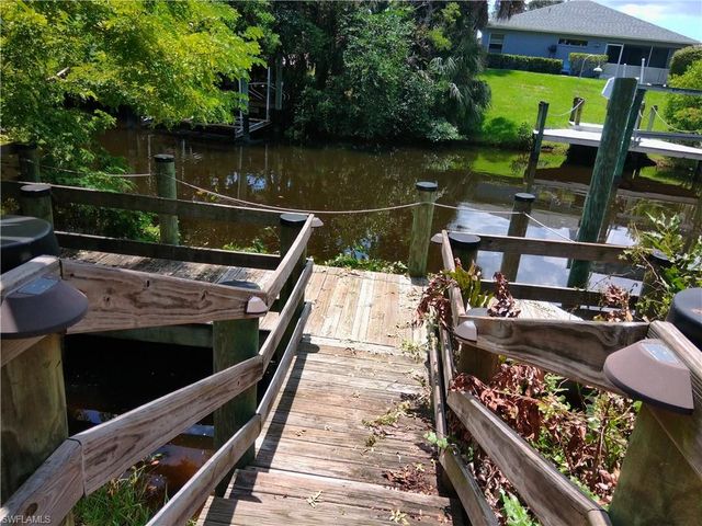 893 Iris DR, North Fort Myers, FL 33903