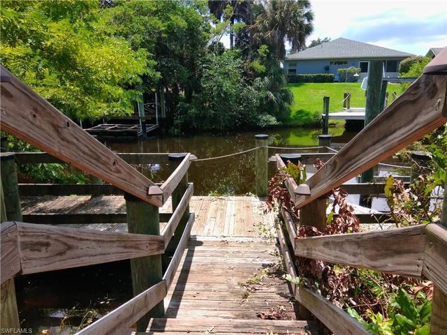 893 Iris DR, North Fort Myers, FL 33903