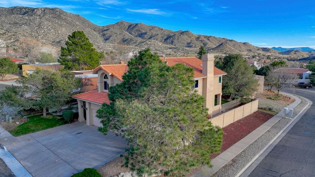 13400 Pinnacle Court NE, Albuquerque, NM 87112