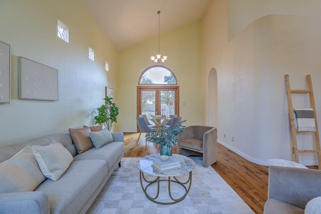 13400 Pinnacle Court NE, Albuquerque, NM 87112