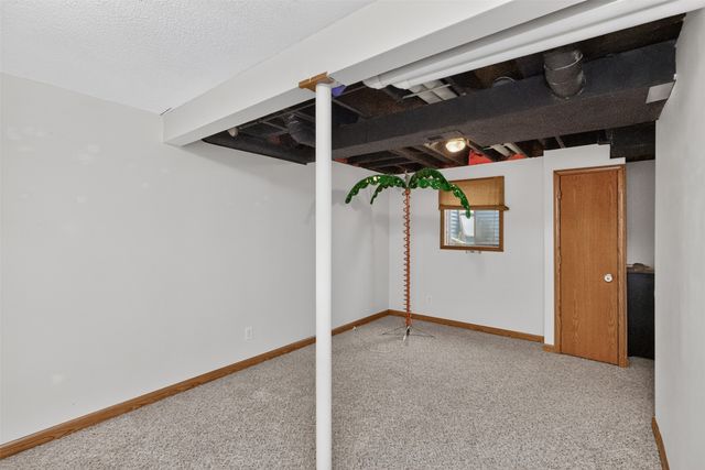 2199 NW 147th Street, Clive, IA 50325