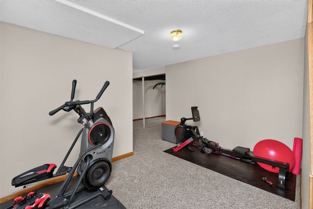2199 NW 147th Street, Clive, IA 50325