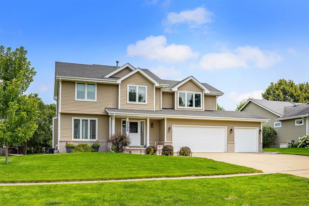 2199 NW 147th Street, Clive, IA 50325