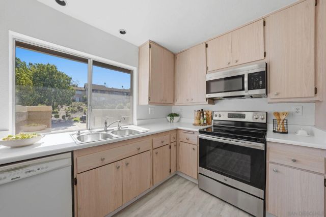 17444 Plaza Otonal, San Diego, CA 92128