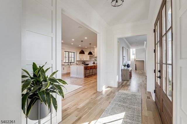 8 Juniper Pointe Trail, Green Brook Twp., NJ 08812