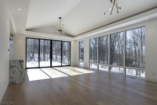 8 Juniper Pointe Trail, Green Brook Twp., NJ 08812