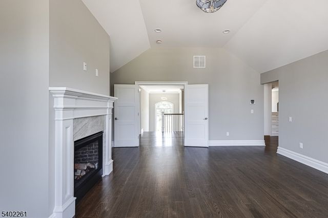 8 Juniper Pointe Trail, Green Brook Twp., NJ 08812