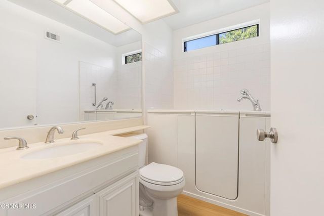 44113 Village 44, Camarillo, CA 93012