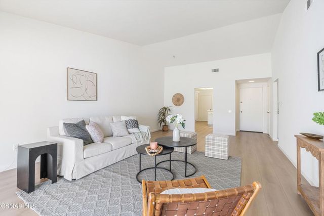 44113 Village 44, Camarillo, CA 93012