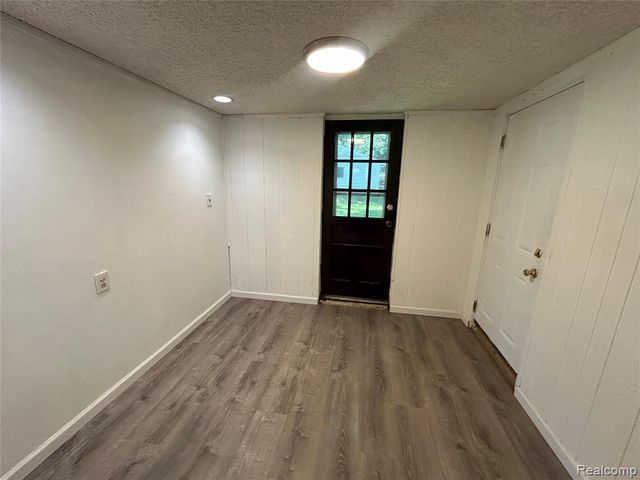 4580 Chadsworth Street, Commerce Twp, MI 48382