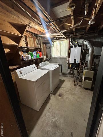 4580 Chadsworth Street, Commerce Twp, MI 48382