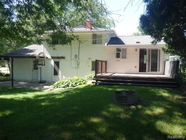4580 Chadsworth Street, Commerce Twp, MI 48382
