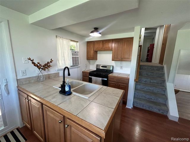 4580 Chadsworth Street, Commerce Twp, MI 48382