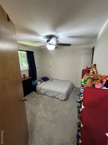 4580 Chadsworth Street, Commerce Twp, MI 48382