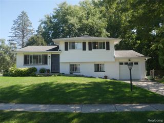 4580 Chadsworth Street, Commerce Twp, MI 48382