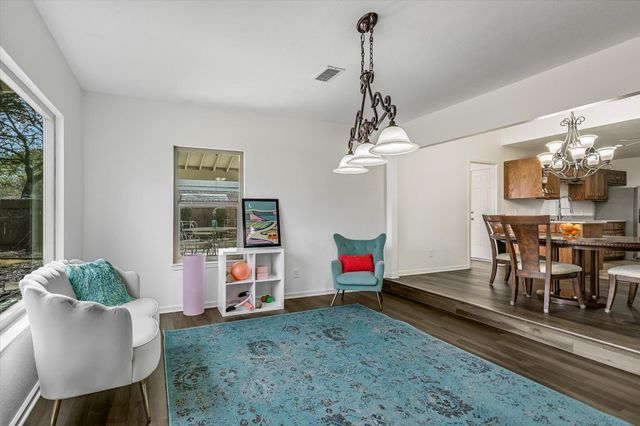 1303 Dragon DR, Round Rock, TX 78681