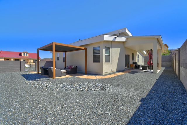 18 Camel Road, Los Lunas, NM 87031