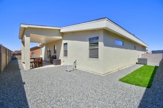 18 Camel Road, Los Lunas, NM 87031