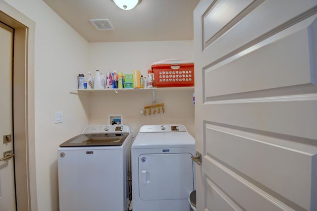 18 Camel Road, Los Lunas, NM 87031