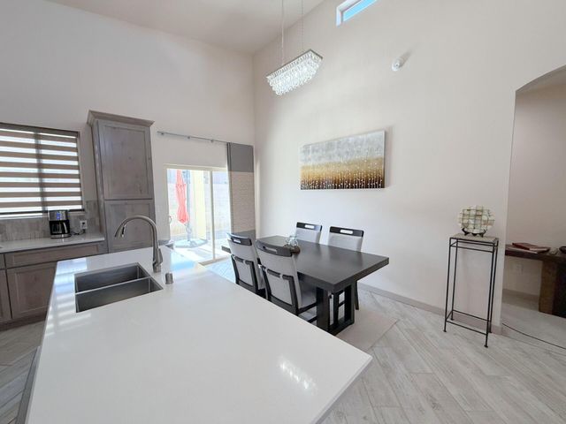 18 Camel Road, Los Lunas, NM 87031