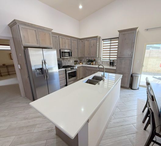 18 Camel Road, Los Lunas, NM 87031