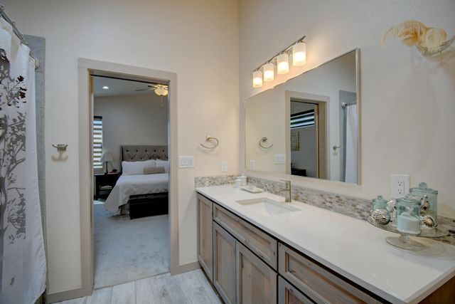 18 Camel Road, Los Lunas, NM 87031