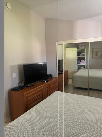 19114 AVE OF THE OAKS B, Newhall, CA 91321