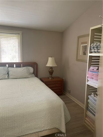 19114 AVE OF THE OAKS B, Newhall, CA 91321