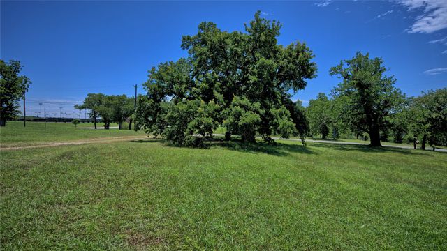 604 S Mill Street, Bowie, TX 76230