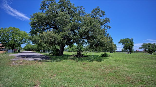 604 S Mill Street, Bowie, TX 76230