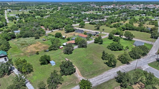 604 S Mill Street, Bowie, TX 76230