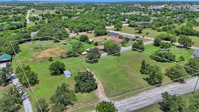 604 S Mill Street, Bowie, TX 76230