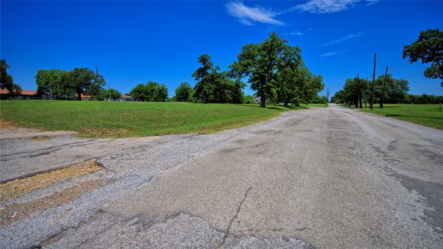 604 S Mill Street, Bowie, TX 76230