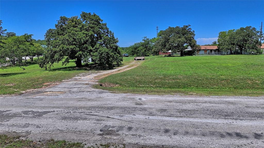 604 S Mill Street, Bowie, TX 76230