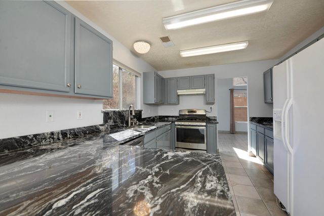 8210 Camino Paisano NW, Albuquerque, NM 87120